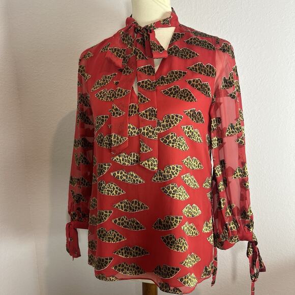 Alice + Olivia x Donald Robertson Silk Leopard Lip Top Red Blouse XS Mobwife Bow - Picture 3 of 11